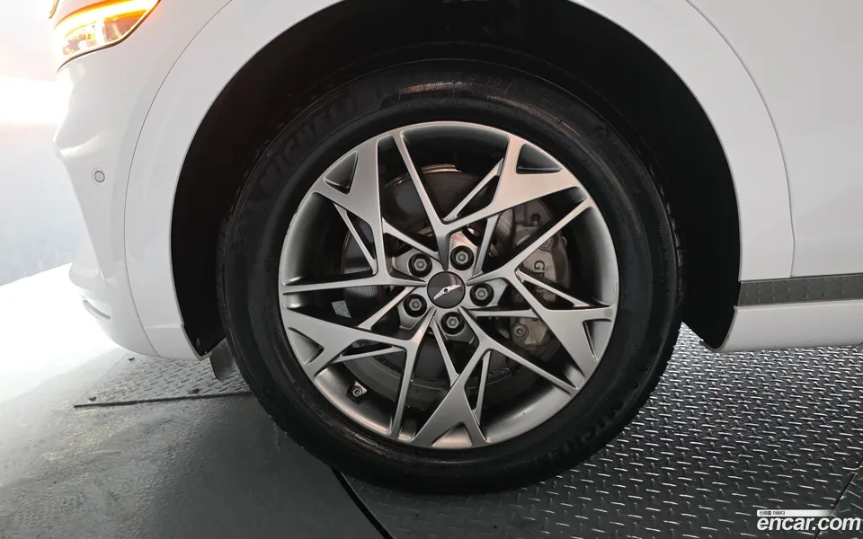 Genesis GV70 2.5T 2WD 2023 — thumbnail 2
