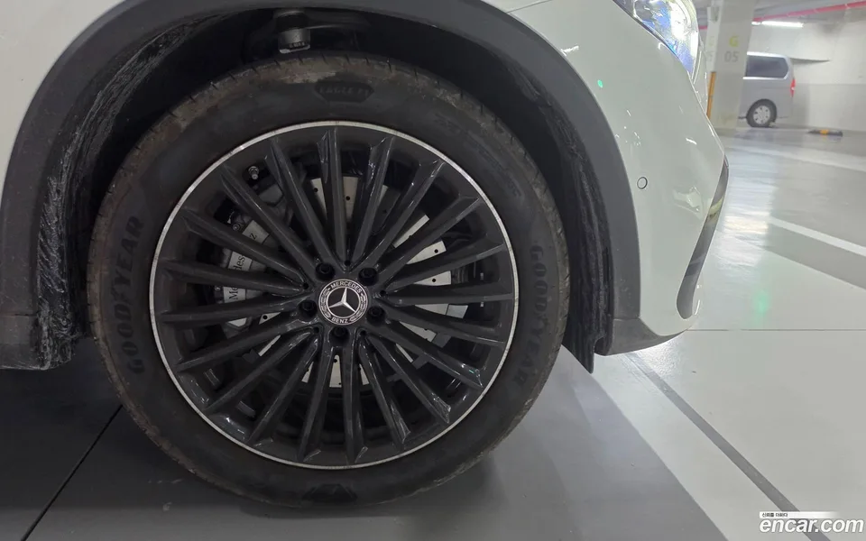 Mercedes-Benz GLC-Class GLC300 4MATIC AMG Line 2026 — миниатюра 2