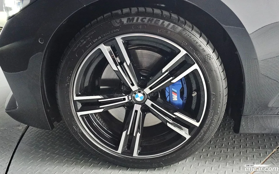 BMW 3 Series 320i M 2024 — thumbnail 2