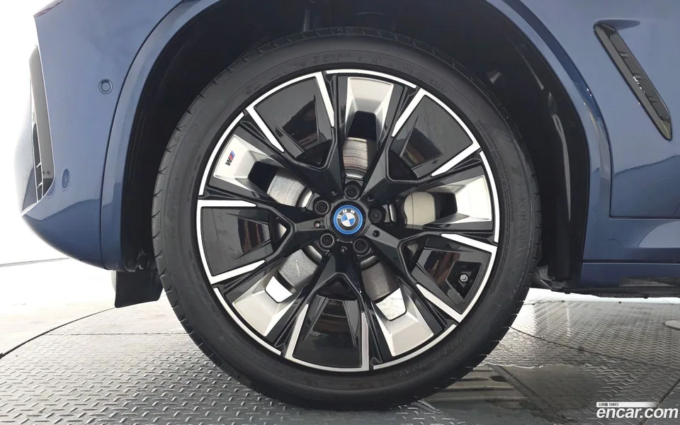 BMW iX3 M 2025 — thumbnail 2