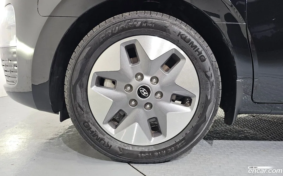 Hyundai Staria 4WD 11 2022 — thumbnail 2