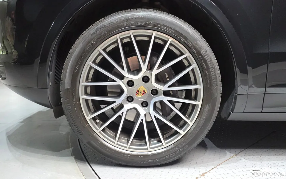 Porsche Cayenne 3.0 2022 — миниатюра 2