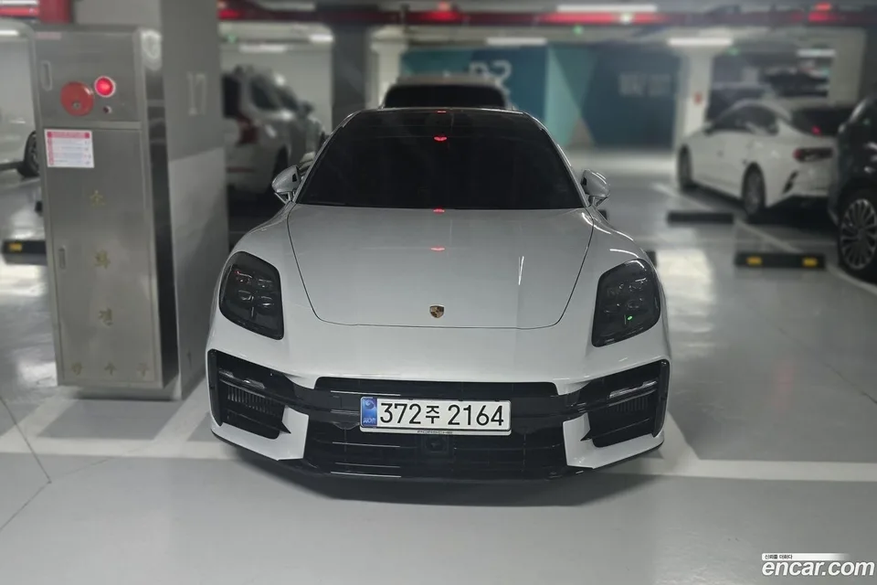 Porsche Panamera (976) 2025