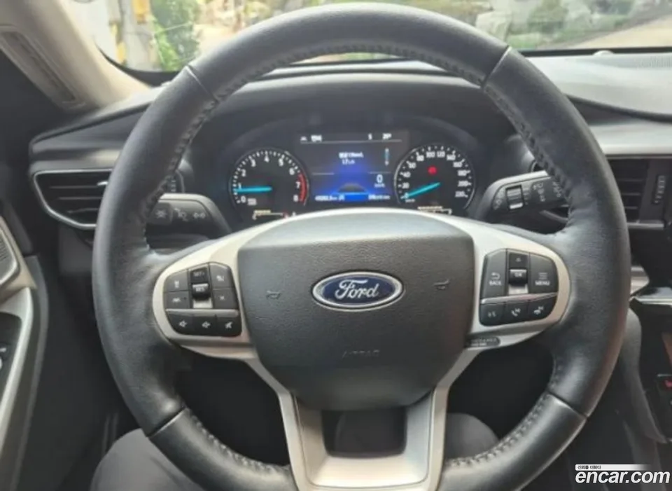 Ford Explorer 3.3 4WD 2023 — thumbnail 2