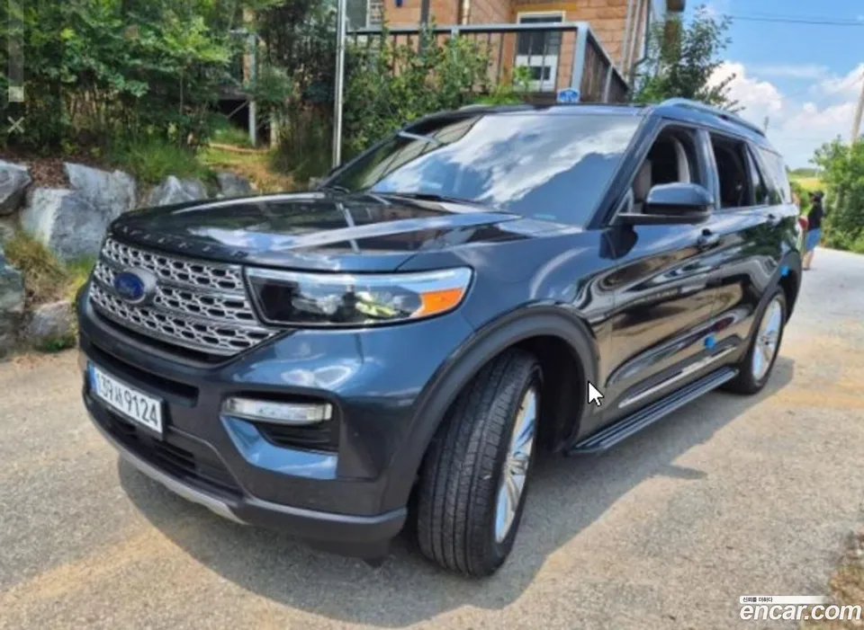 Ford Explorer 3.3 4WD 2023 — photo 1, buy with delivery to Moscow