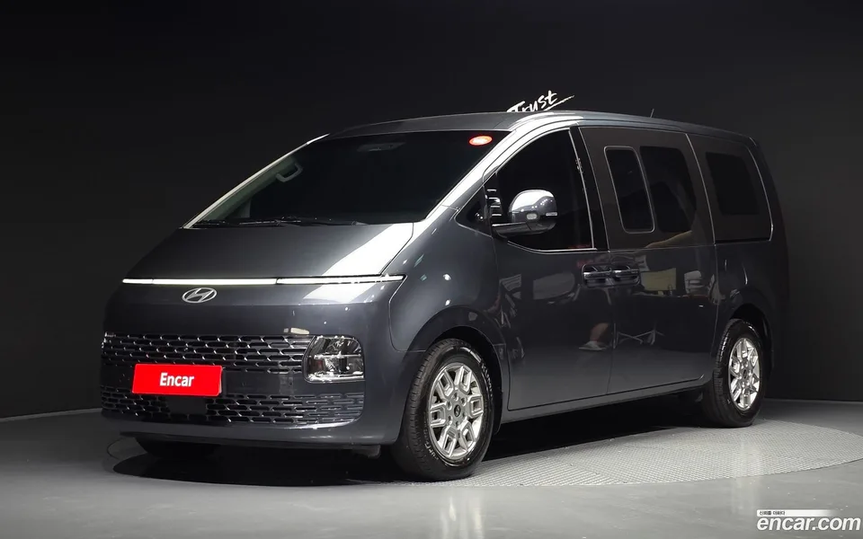 Hyundai Staria 5 2024 — photo 1, buy with delivery to Moscow