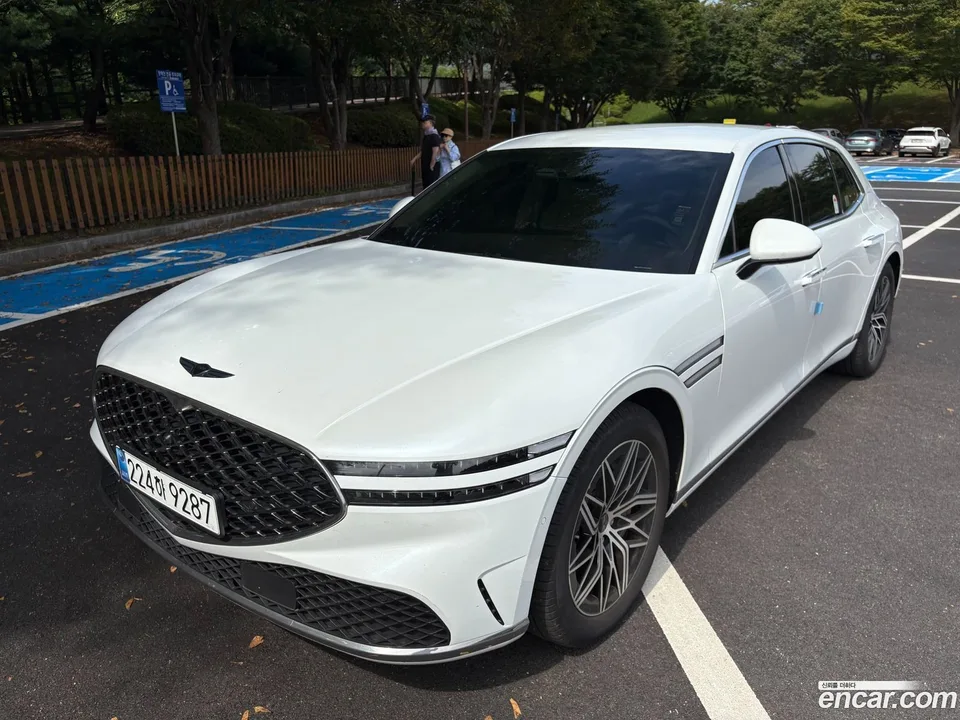 Genesis G90 3.5 AWD 2025 — photo 1, buy with delivery to Moscow