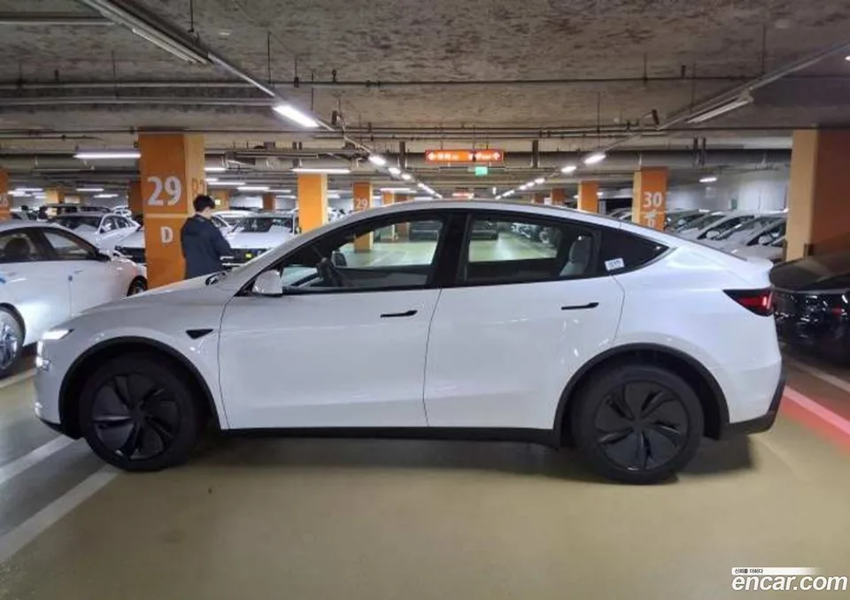 Tesla Model Y RWD 2026 — thumbnail 2