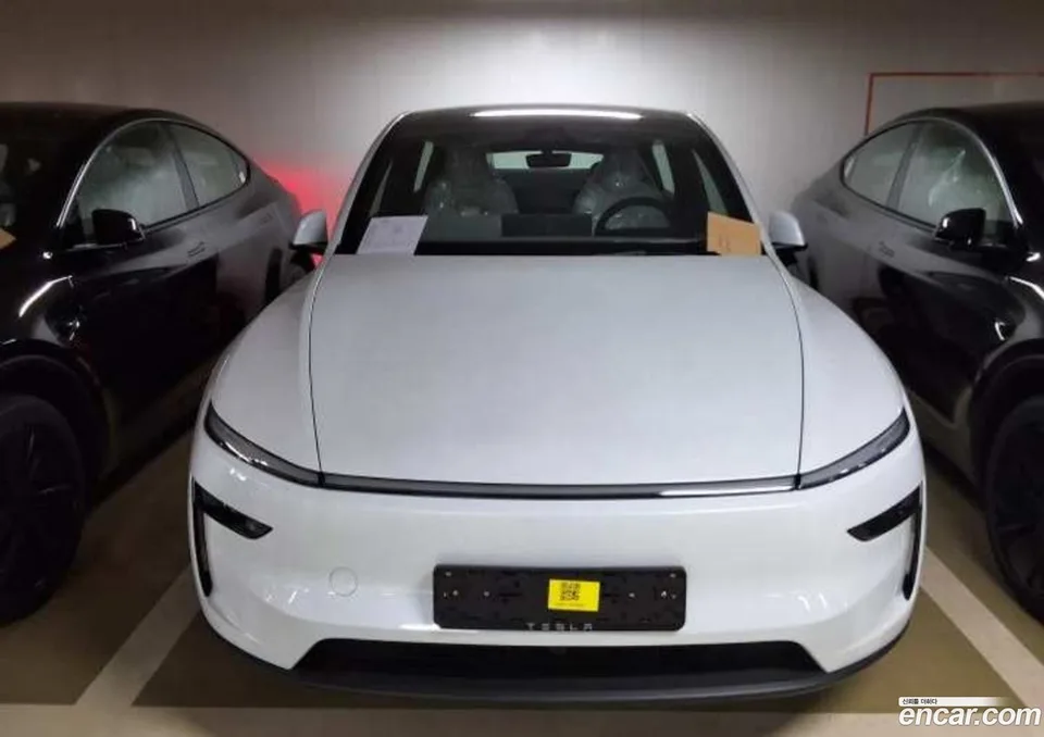 Tesla Model Y RWD 2026 — photo 1, buy with delivery to Moscow