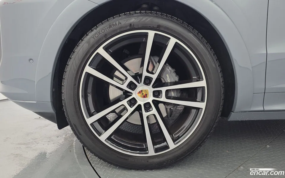 Porsche Cayenne 3.0 2024 — thumbnail 2