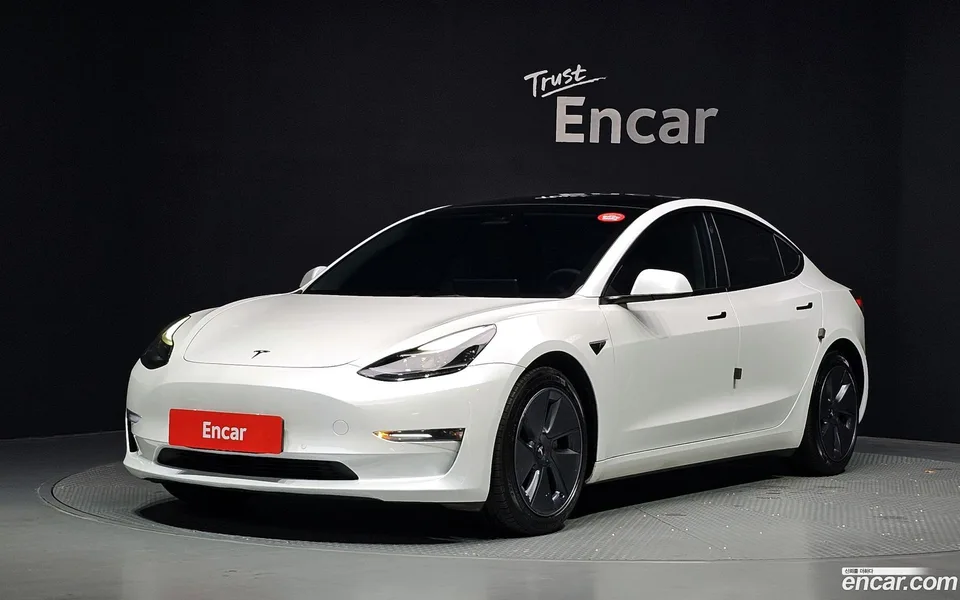 Tesla Model 3 AWD 2022 — photo 1, buy with delivery to Moscow