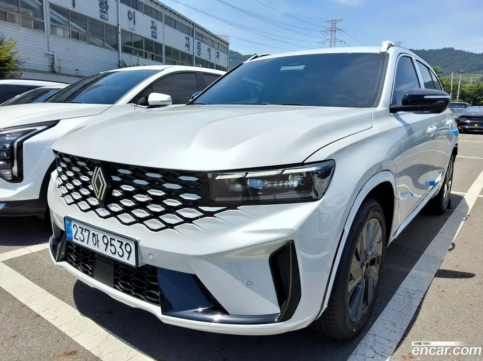 Renault Samsung Grand Koleos 1.5 E-TECH 2WD 2026 — photo 1, buy with delivery to Moscow