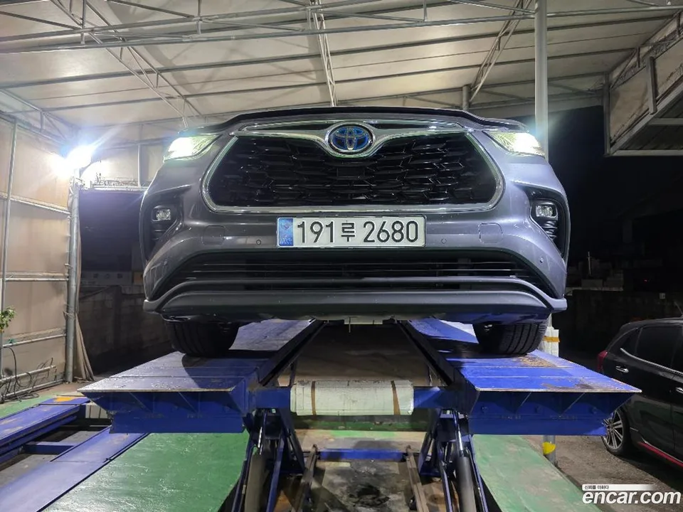 Toyota 4 2.5 4WD 2023 — photo 1, buy with delivery to Moscow