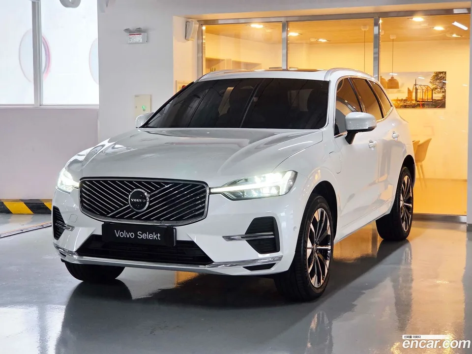 Volvo XC60 T8 2025 — photo 1, buy with delivery to Moscow