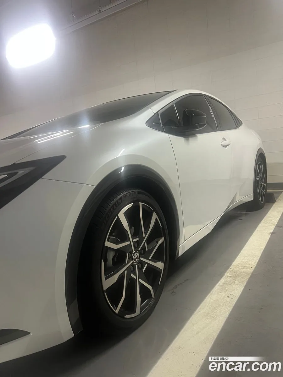 Toyota Prius 2.0 PHEV XSE 2024 — photo 1, buy with delivery to Moscow
