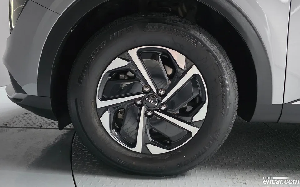 Kia Sportage Hybrid 4WD 2023 — thumbnail 2