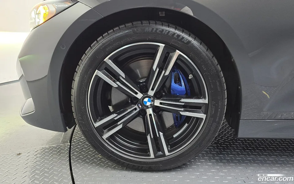 BMW 3 Series 320i M 2025 — thumbnail 2