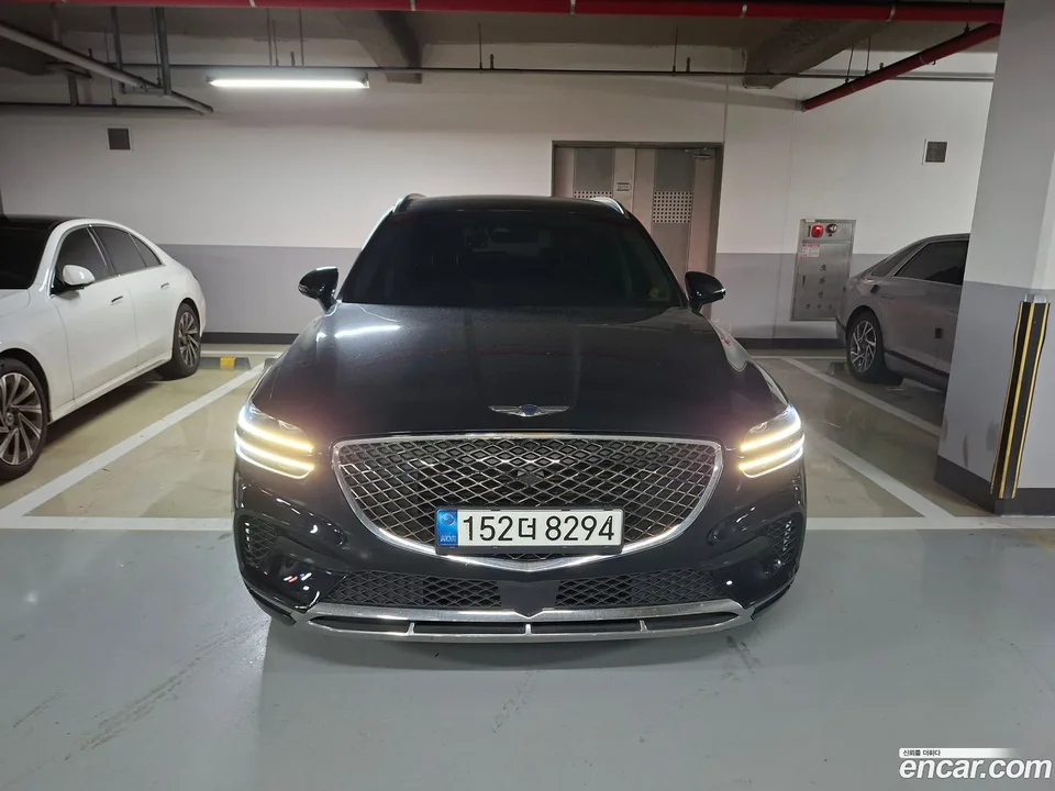 Genesis GV70 2.5T 2WD 2022 — photo 1, buy with delivery to Moscow