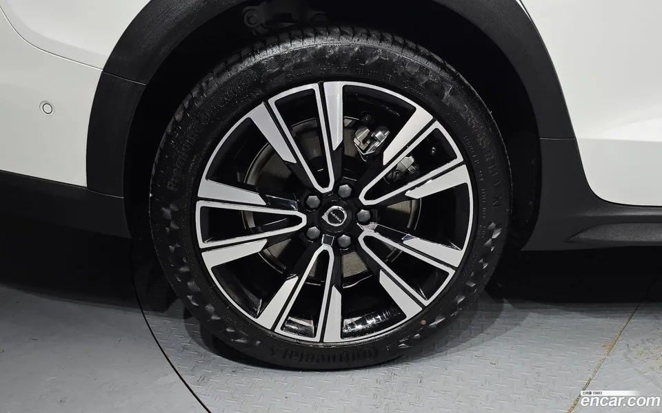 Volvo V60 Cross Country B5 AWD 2025 — thumbnail 2