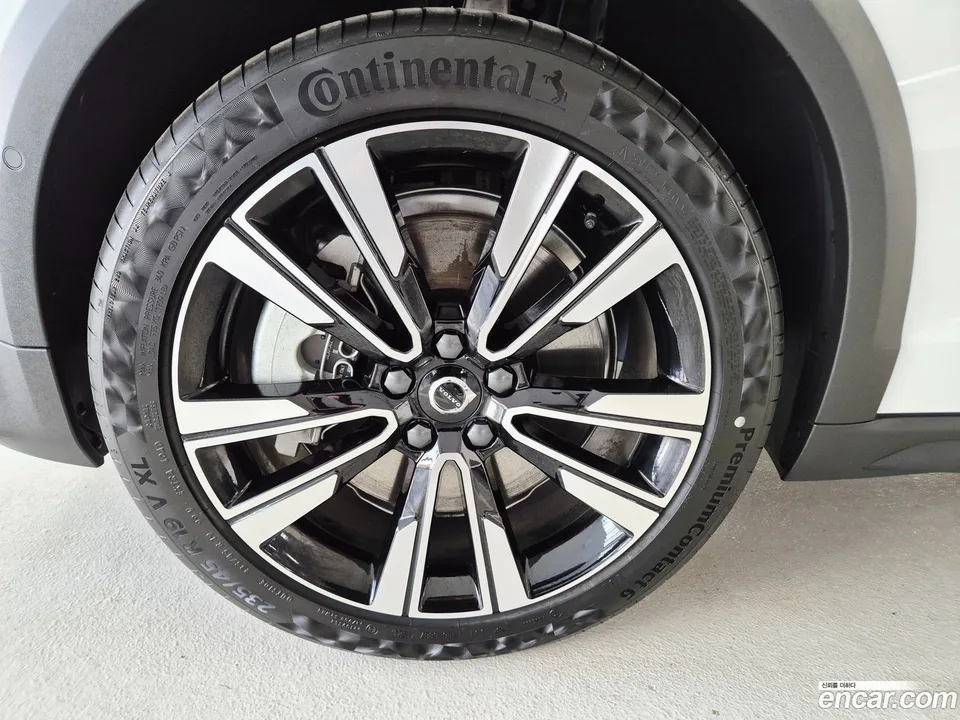Volvo V60 Cross Country B5 AWD 2025 — thumbnail 2