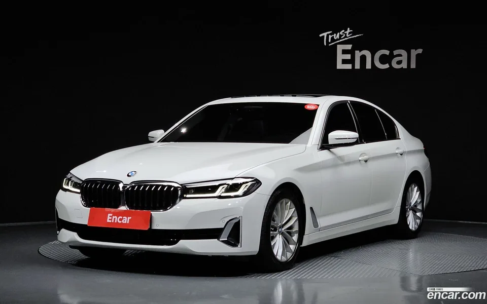 BMW 5 Series 520i 2022 — photo 1, buy with delivery to Moscow