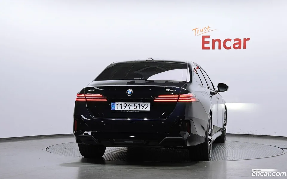 BMW 5 Series 530e xDrive M 2025 — миниатюра 4