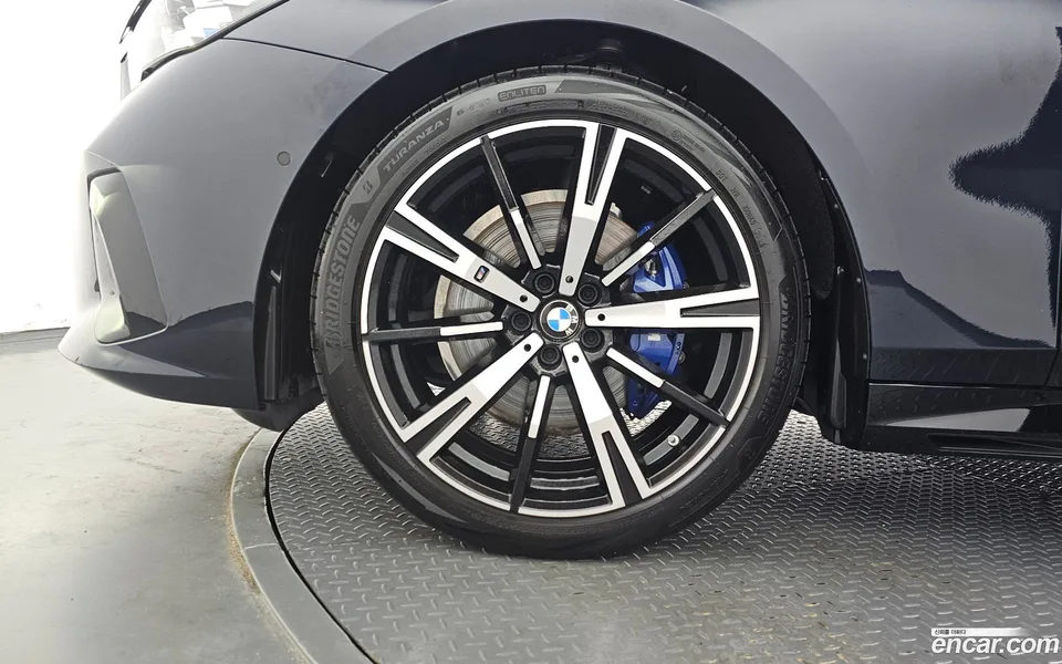 BMW 5 Series 530e xDrive M 2025 — миниатюра 5