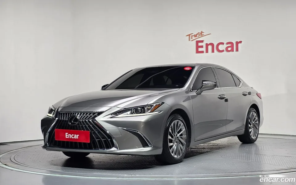 Lexus ES 300h 2024 — photo 1, buy with delivery to Moscow
