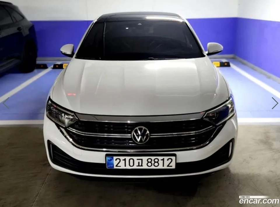 Volkswagen Jetta 1.5 TSI 2023 — photo 1, buy with delivery to Moscow