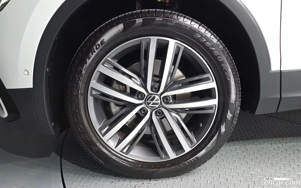 Volkswagen Tiguan Allspace 2.0 TSI 2024 — миниатюра 2