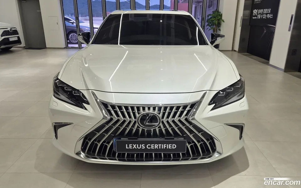 Lexus ES 300h 2025 — миниатюра 3