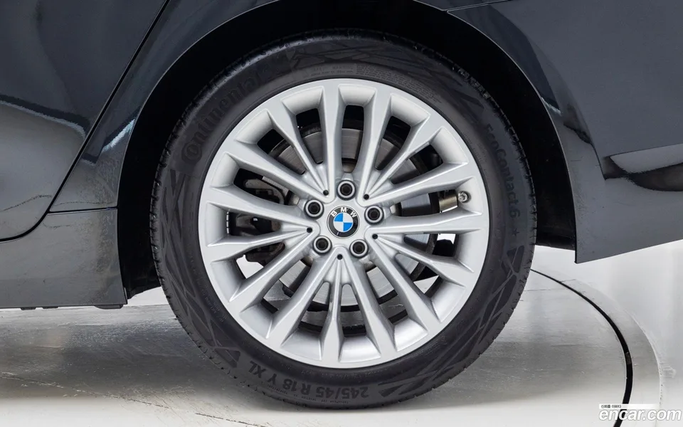 BMW 5 Series 520i 2023 — миниатюра 2