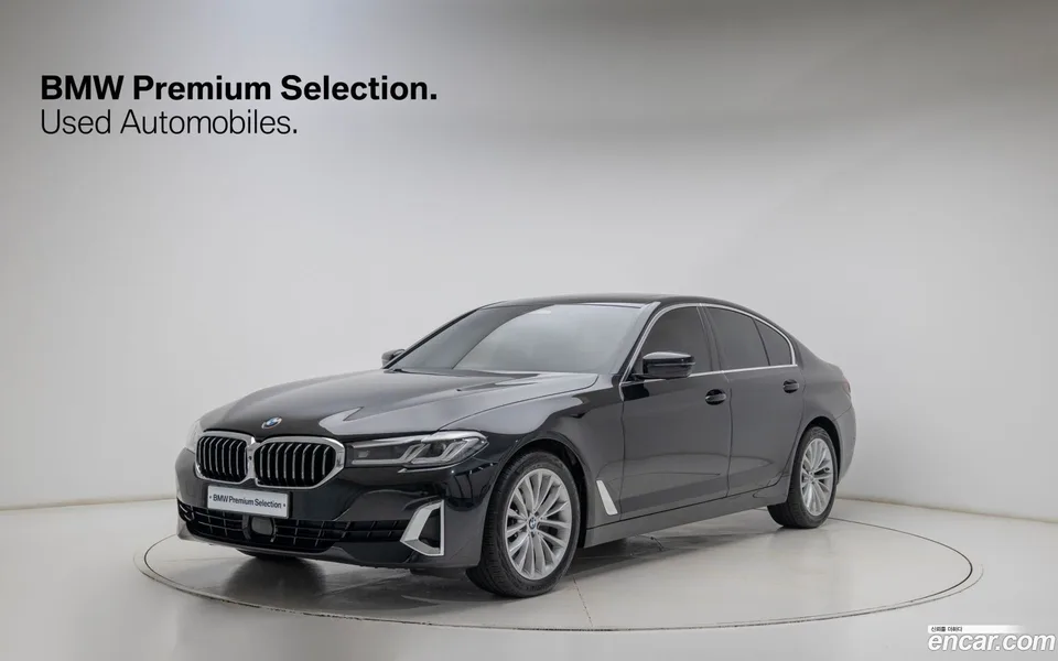 BMW 5 Series 520i 2023 — фото 1, купить с доставкой в Москву