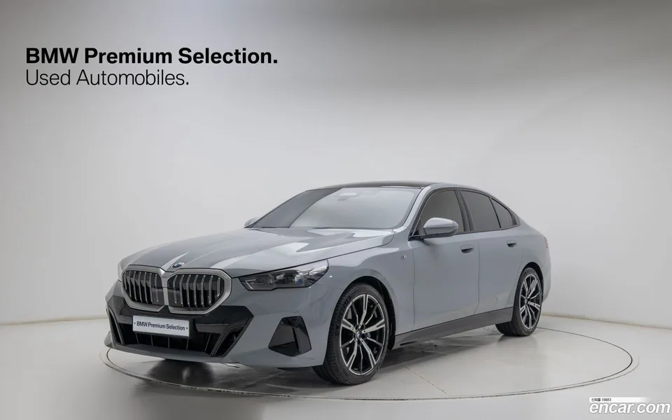 BMW 5 Series 530i xDrive M 2024 — фото 1, купить с доставкой в Москву