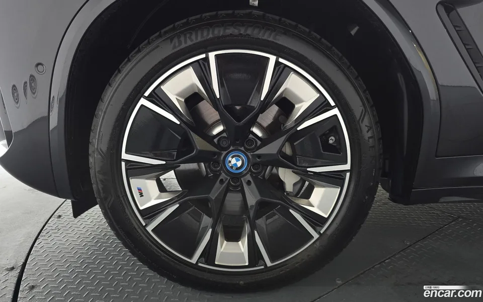 BMW iX3 M 2025 — thumbnail 2