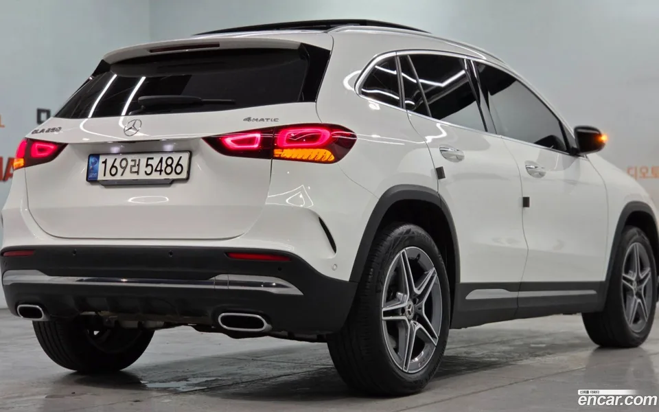 Mercedes-Benz GLA-Class GLA250 4MATIC 2022 — thumbnail 2