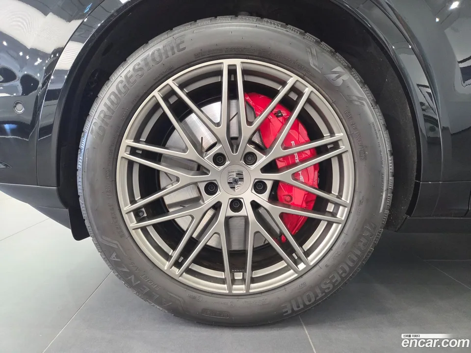Porsche Cayenne 4.0 E- 2025 — thumbnail 2