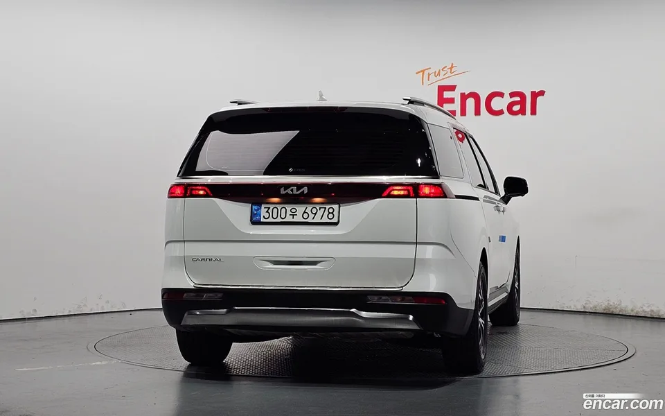Kia Carnival 9 2023 — thumbnail 4