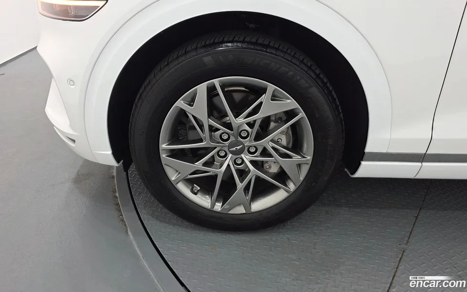 Genesis GV70 2.5T 2WD 2023 — thumbnail 2