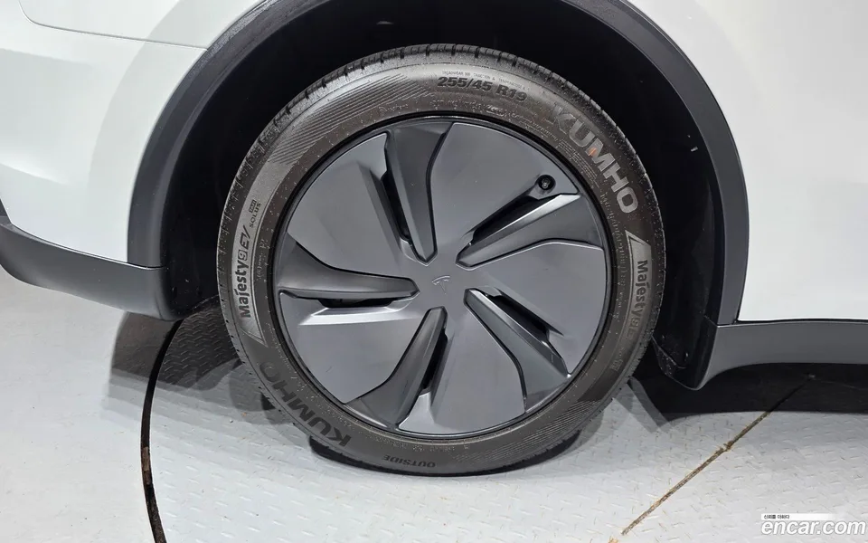 Tesla Model Y RWD 2026 — thumbnail 2