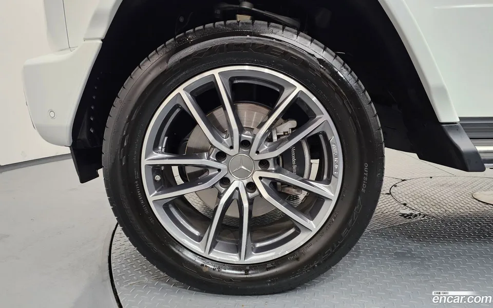 Mercedes-Benz G-Class G450d 2025 — thumbnail 2