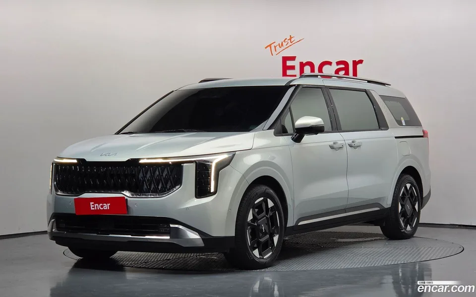 Kia Carnival HEV 7 2024 — photo 1, buy with delivery to Moscow