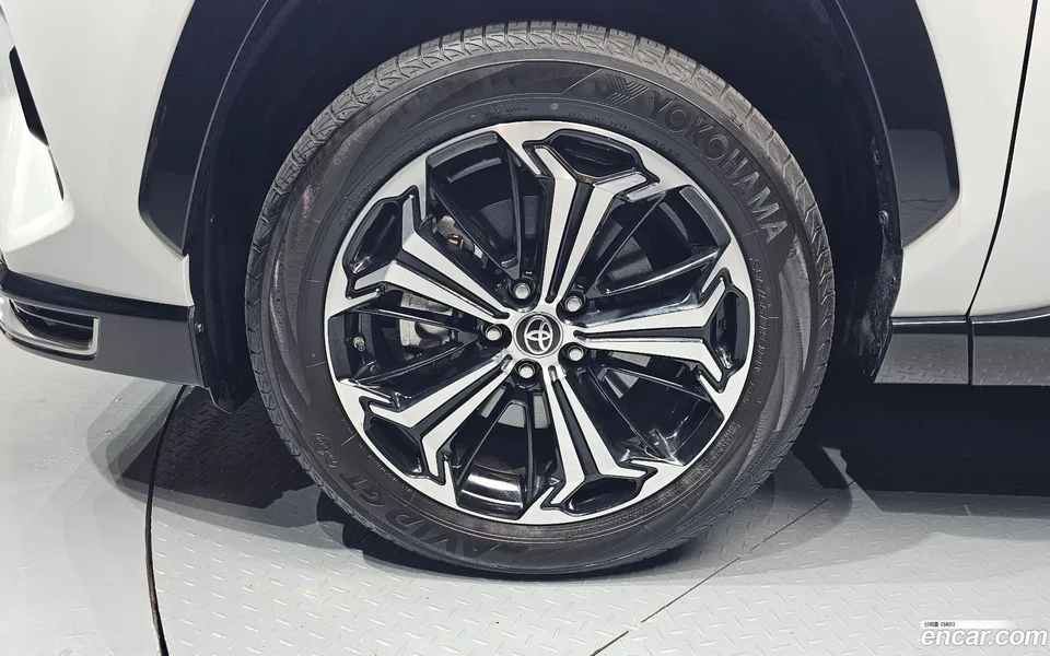 Toyota RAV4 2.5 4WD PHEV XSE 2025 — thumbnail 2