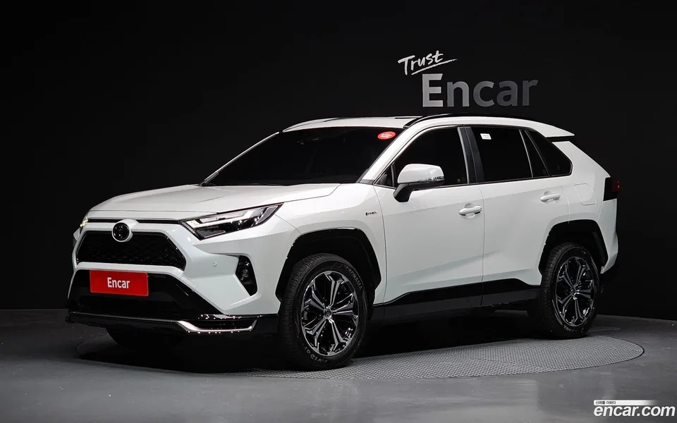 Toyota RAV4 2.5 4WD PHEV XSE 2025 — photo 1, buy with delivery to Moscow