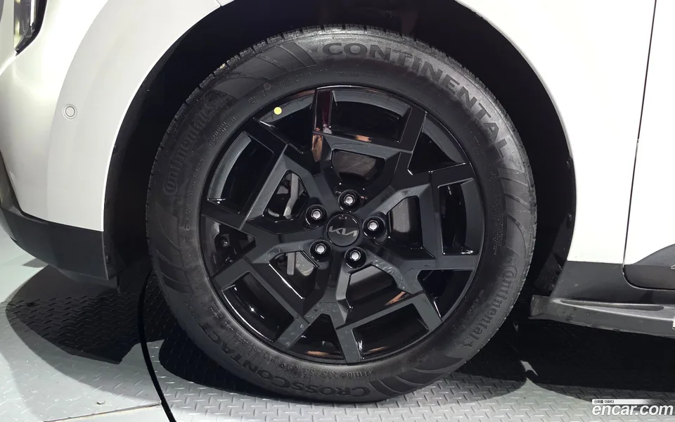 Kia Carnival HEV 9 X Line 2025 — thumbnail 2
