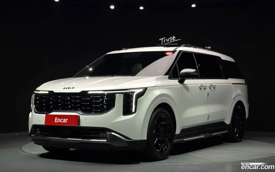 Kia Carnival HEV 9 X Line 2025 — photo 1, buy with delivery to Moscow