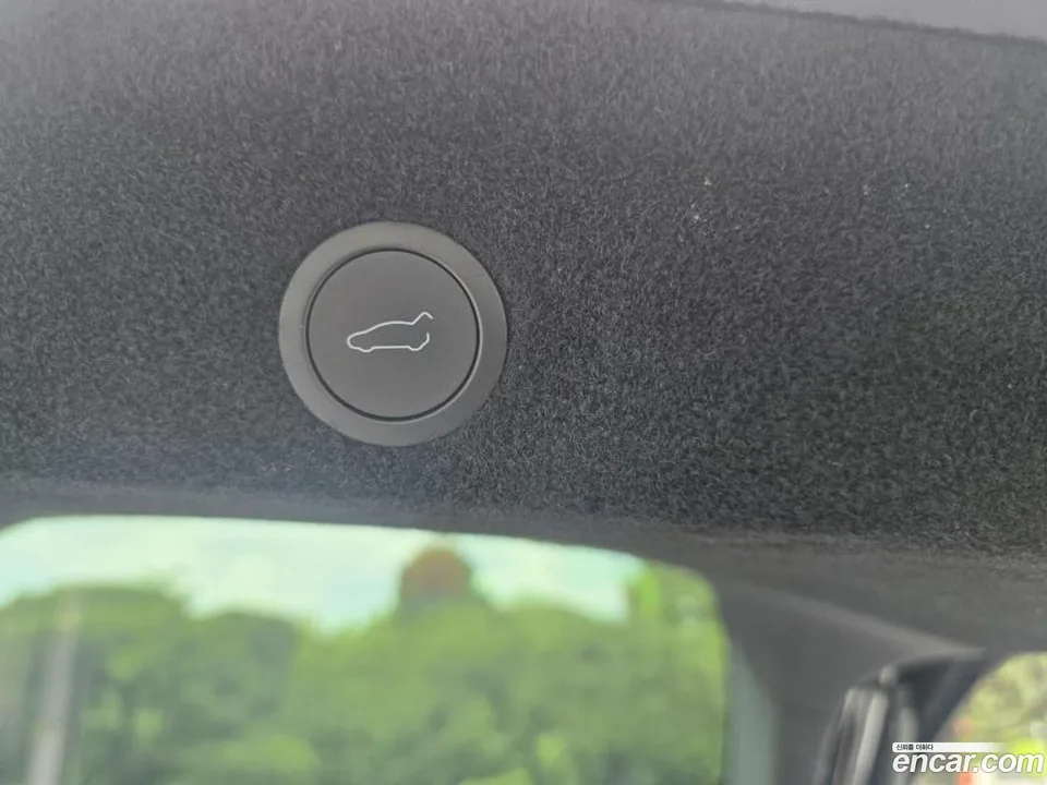 Tesla Model Y RWD 2025 — thumbnail 2