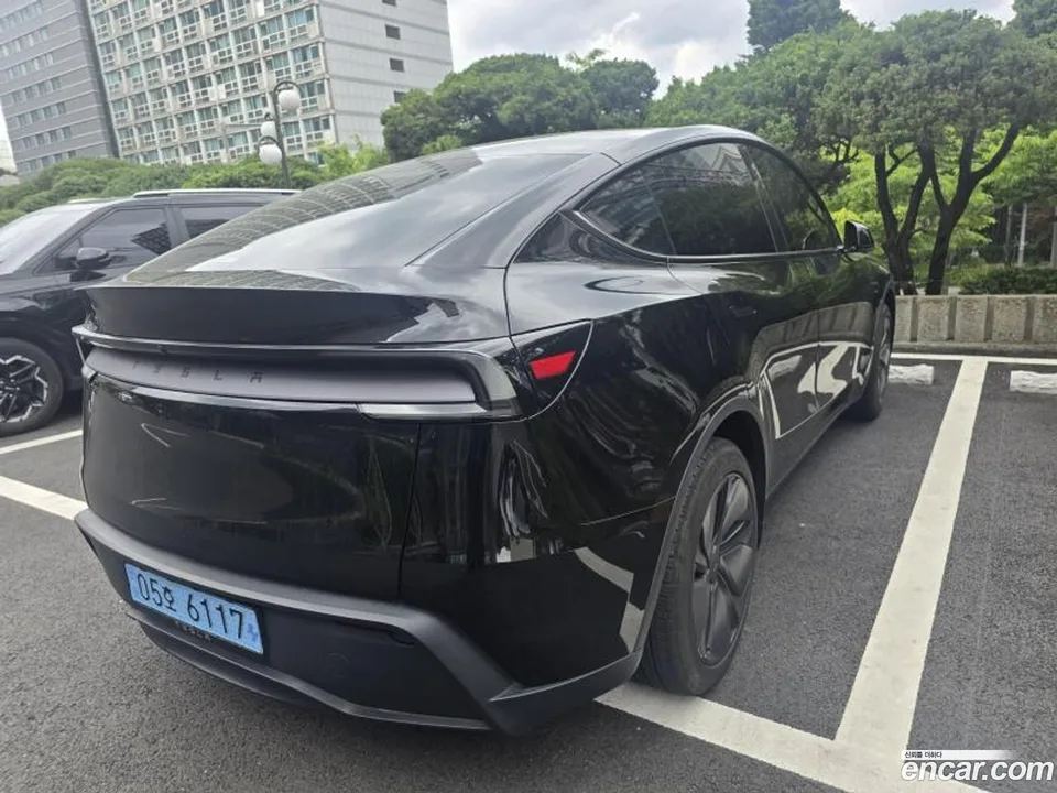 Tesla Model Y RWD 2025 — миниатюра 3