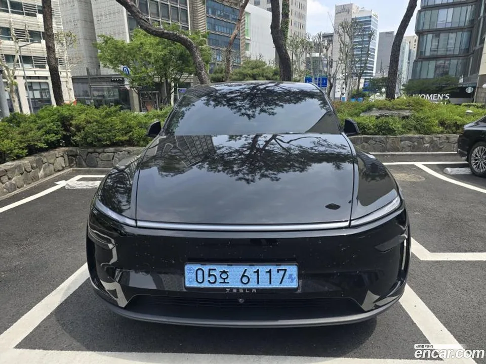 Tesla Model Y RWD 2025 — photo 1, buy with delivery to Moscow