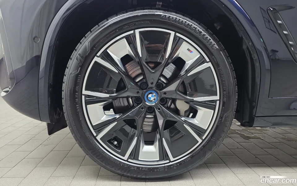 BMW iX3 M 2023 — thumbnail 2